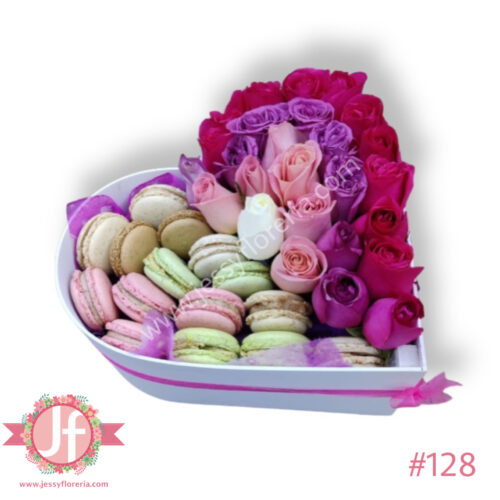 128-corazon-25-rosas-degradado-y-15-macarrones