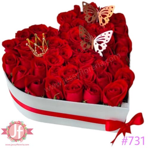 731-corazon-50-rosas-rojas-con-corona-y-mariposas