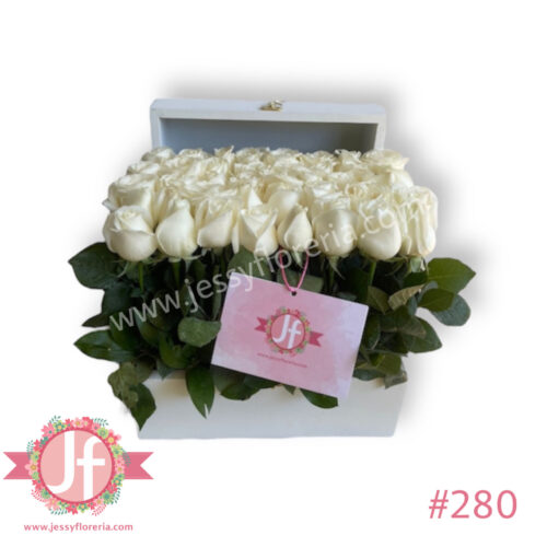 280-cofre-blanco-con-40-rosas-blancas