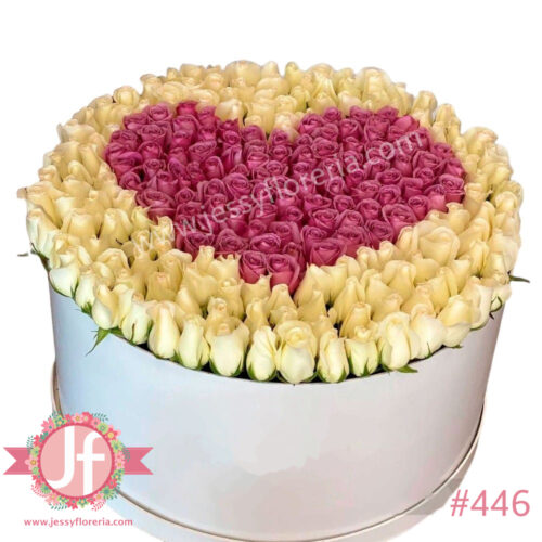 446-caja-redonda-con-150-rosas-blancas-y-rositas