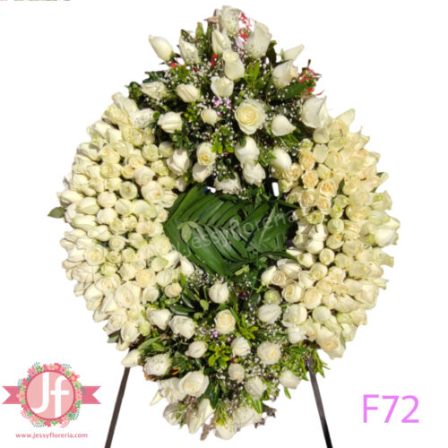 f72-corona-funebre-250-rosas-blancas-en-tripie