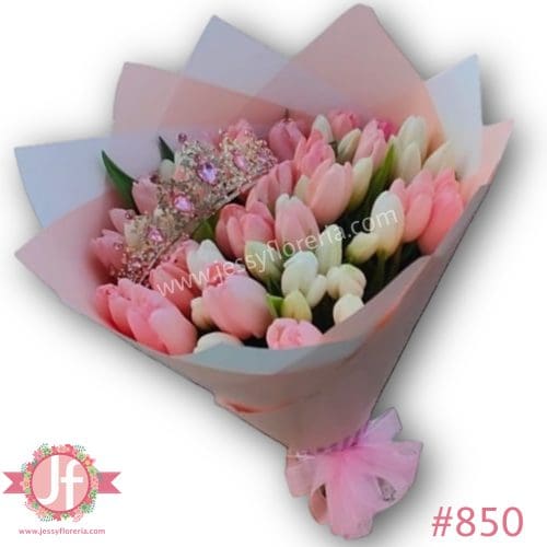 850 Bouquet 50 tulipanes blancos y rosas y corona