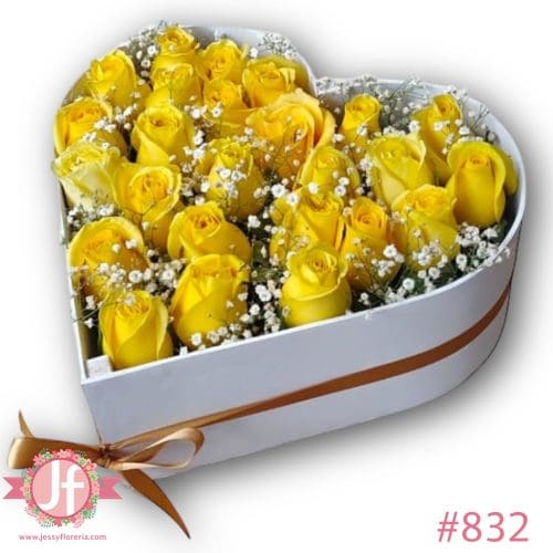 832-caja-corazon-con-25-rosas-amarillas-y-gypsophilia